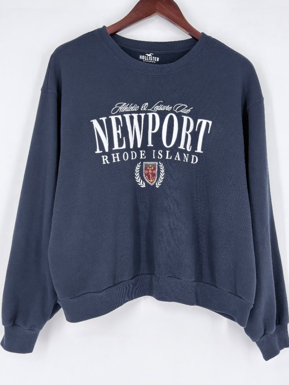 Hollister Newport Rhode Island Athletic Leisure Club Crewneck Sweatshirt Navy L